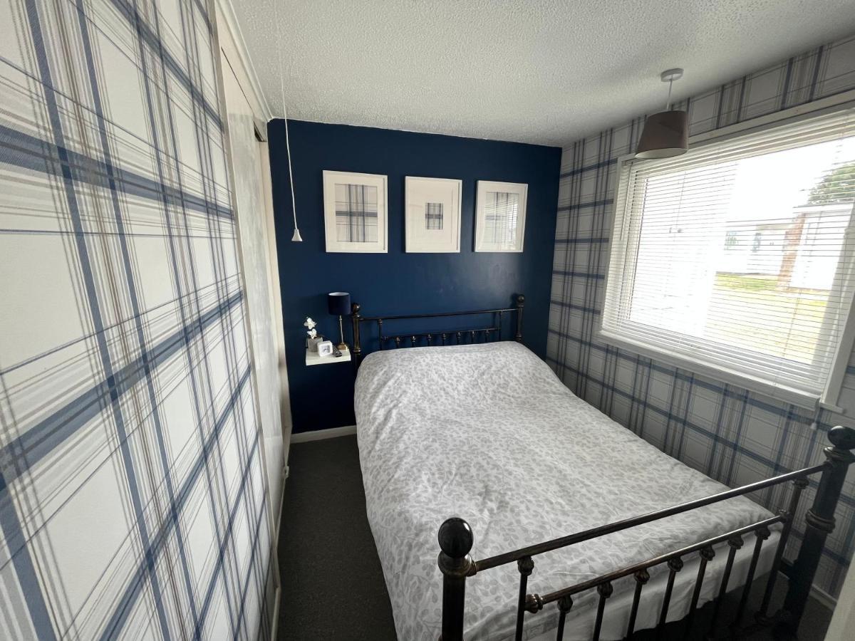 Holidayz Chalet 58: Pet-Friendly Beach Retreat in Hemsby Exterior photo