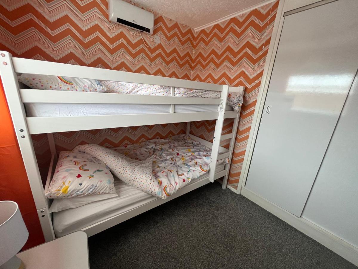 Holidayz Chalet 58: Pet-Friendly Beach Retreat in Hemsby Exterior photo